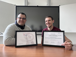 Die wissenschaftlichen Mitarbeiter des Projektes Wael Kheshfeh (l.) und Sebastian Linke sind stolz auf die Auszeichnungen. Foto: Norbert Doktor